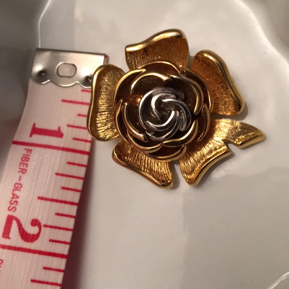Vintage Flower brooch - Picture 5 of 8